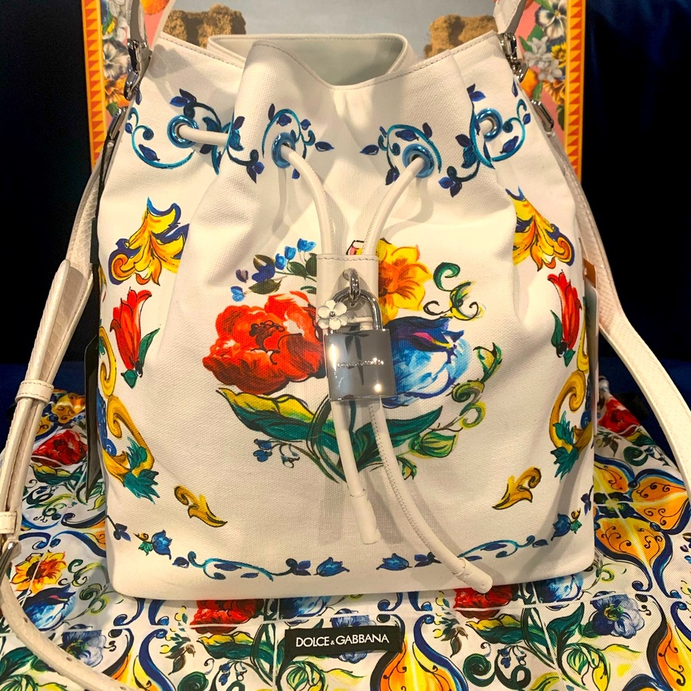 Dolce & Gabbana Claudia Bucket bag